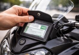 apprenez comment ouvrir facilement un porte-vignette d'assurance moto grâce à notre guide étape par étape, pour accéder rapidement à votre attestation d'assurance.